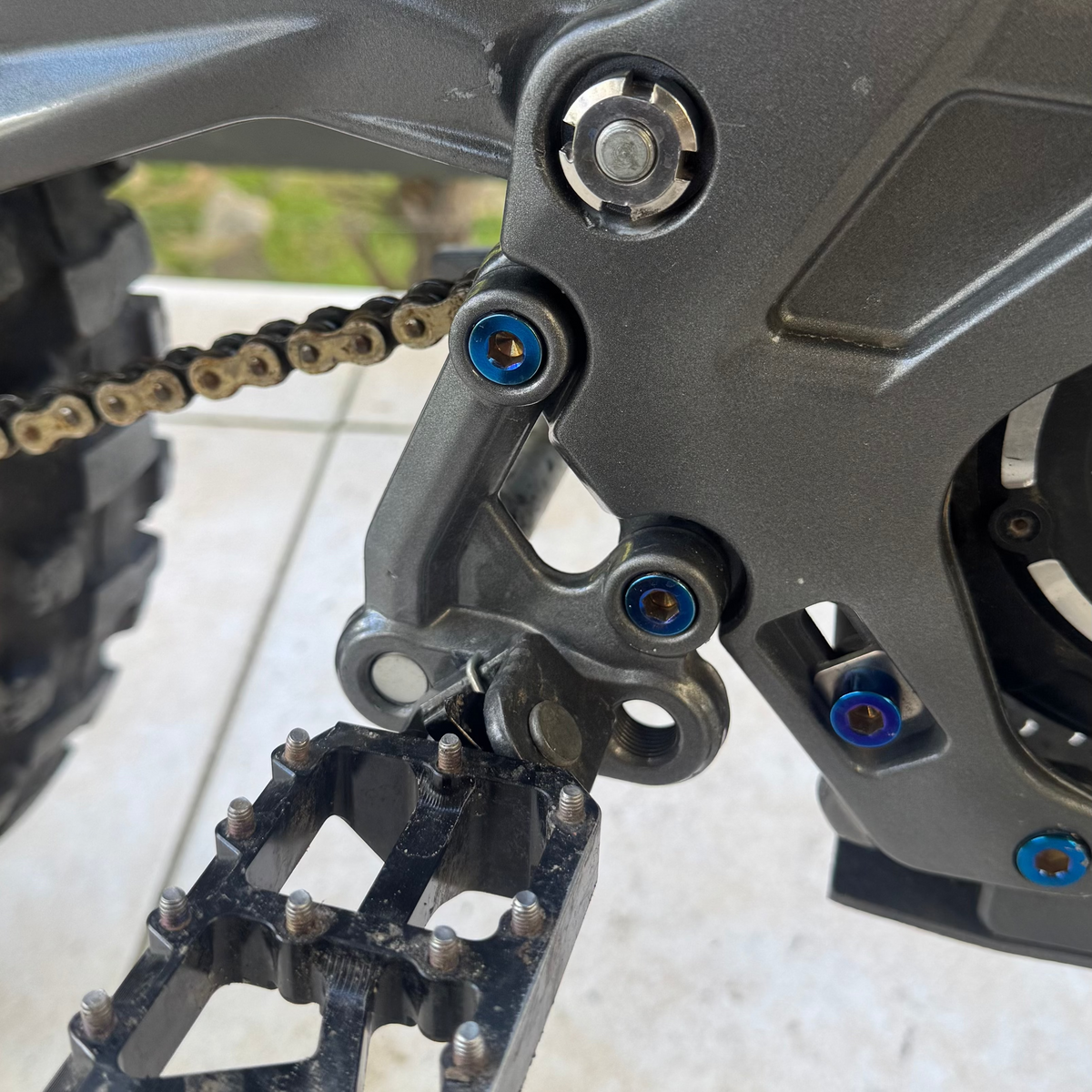 Ultra/LBX Peg Mount Titanium Bolts